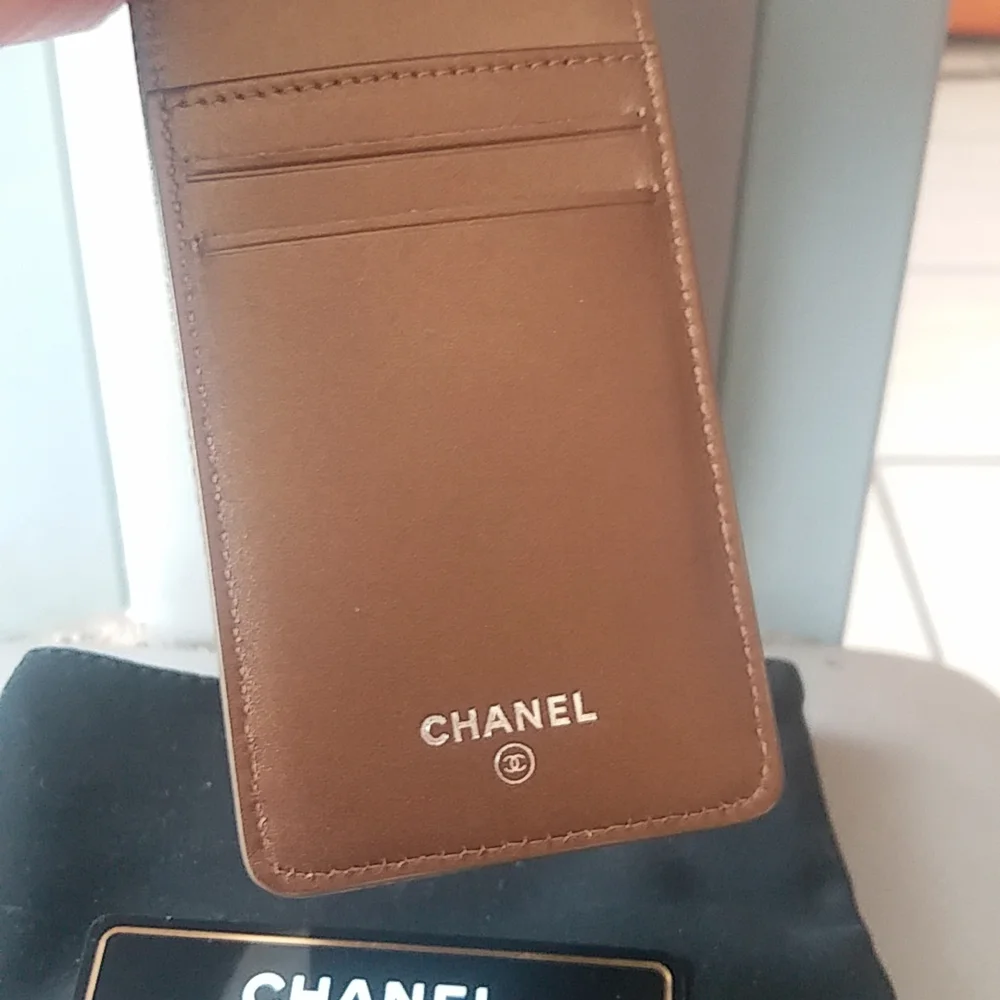 Authentic Chanel Caviar -iPhone 4 case wallet